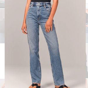 Trending A&F Straight Leg Jeans with Stretch denim
